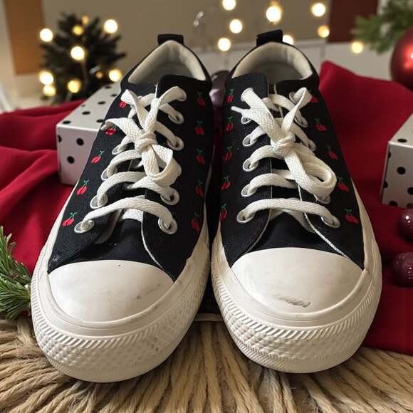 Converse Chuck Taylor All Star Lift Platform Low Canvas Sneakers with Cherry - Picture 3 of 6